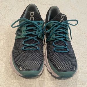 ON Cloudtech teal women’s athletic shoe size 7.5